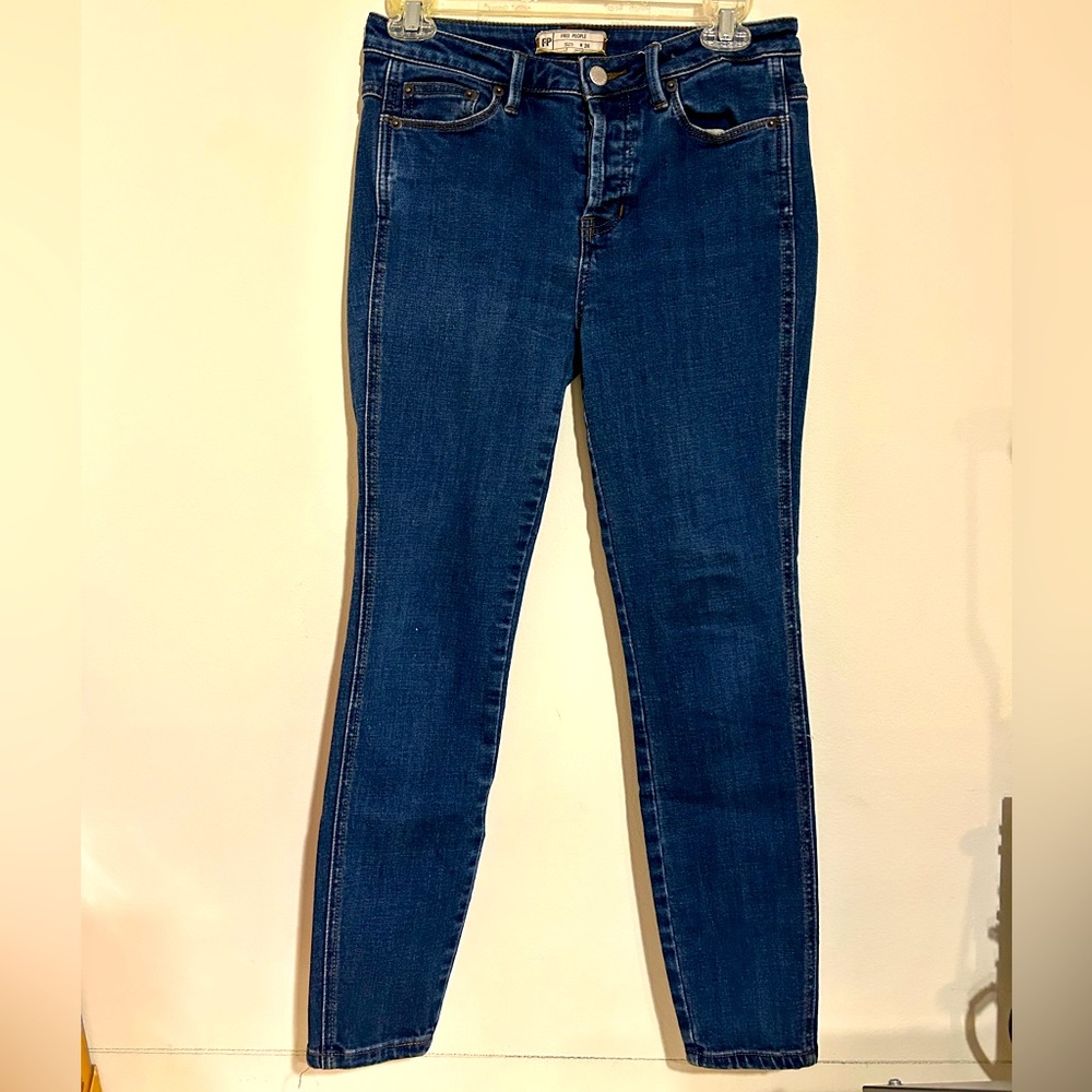 Free peoples women’s skinny jeans size 26 button fly excellent condition